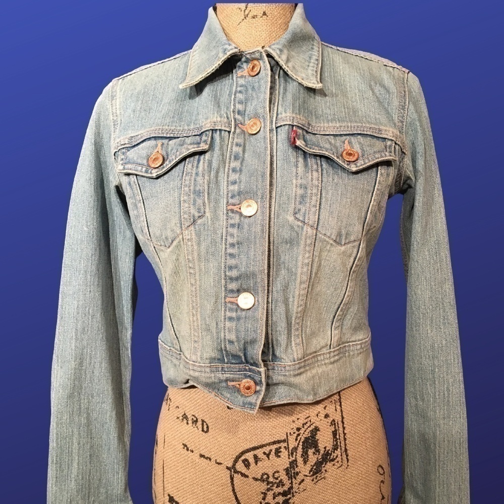 LEVI STRAUSS & CO. Original Trucker Jacket, CROPPED, FADED BLUE, NWOT, Size S